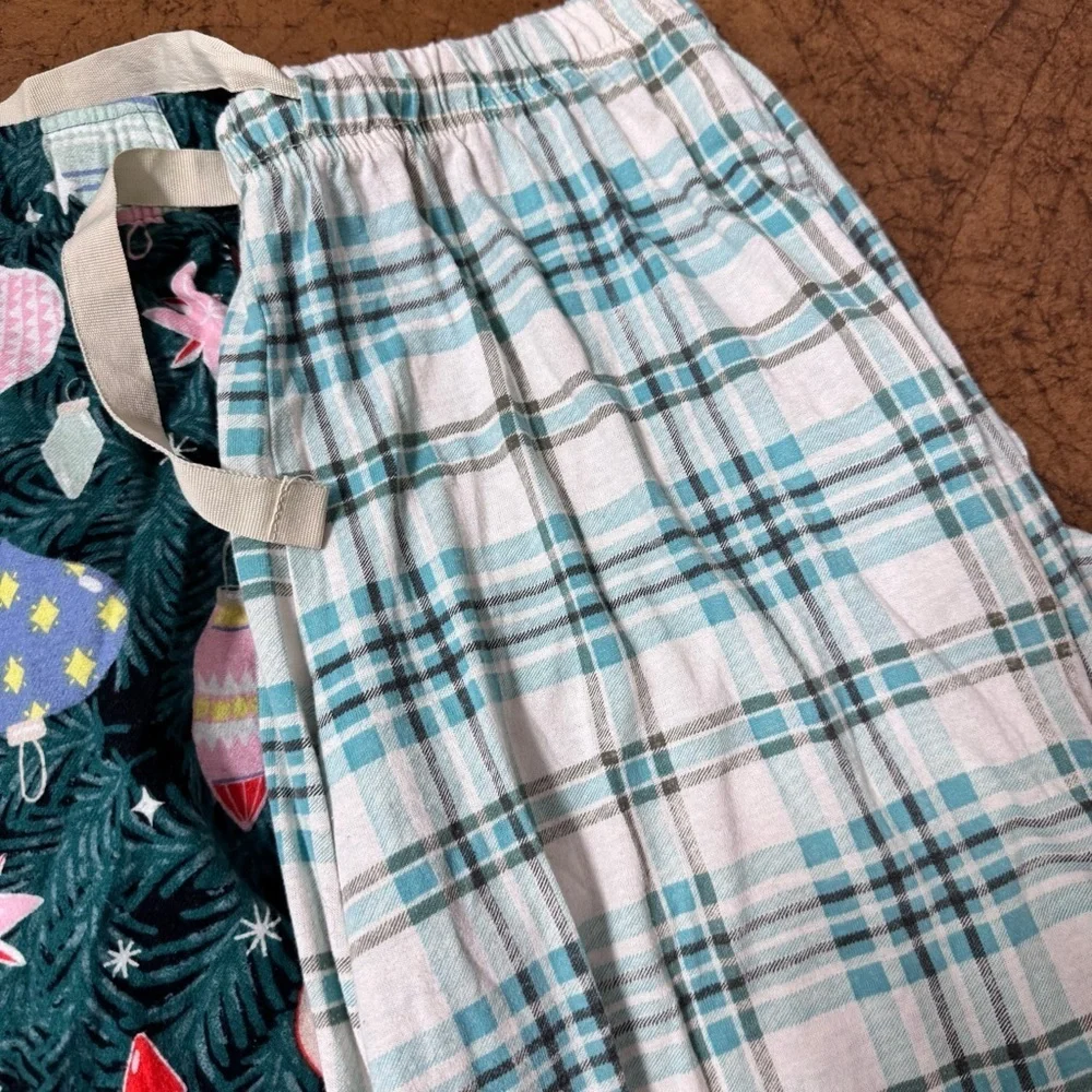Kids 2 Pack Of Festive and Plaid Bottoms Set Size M